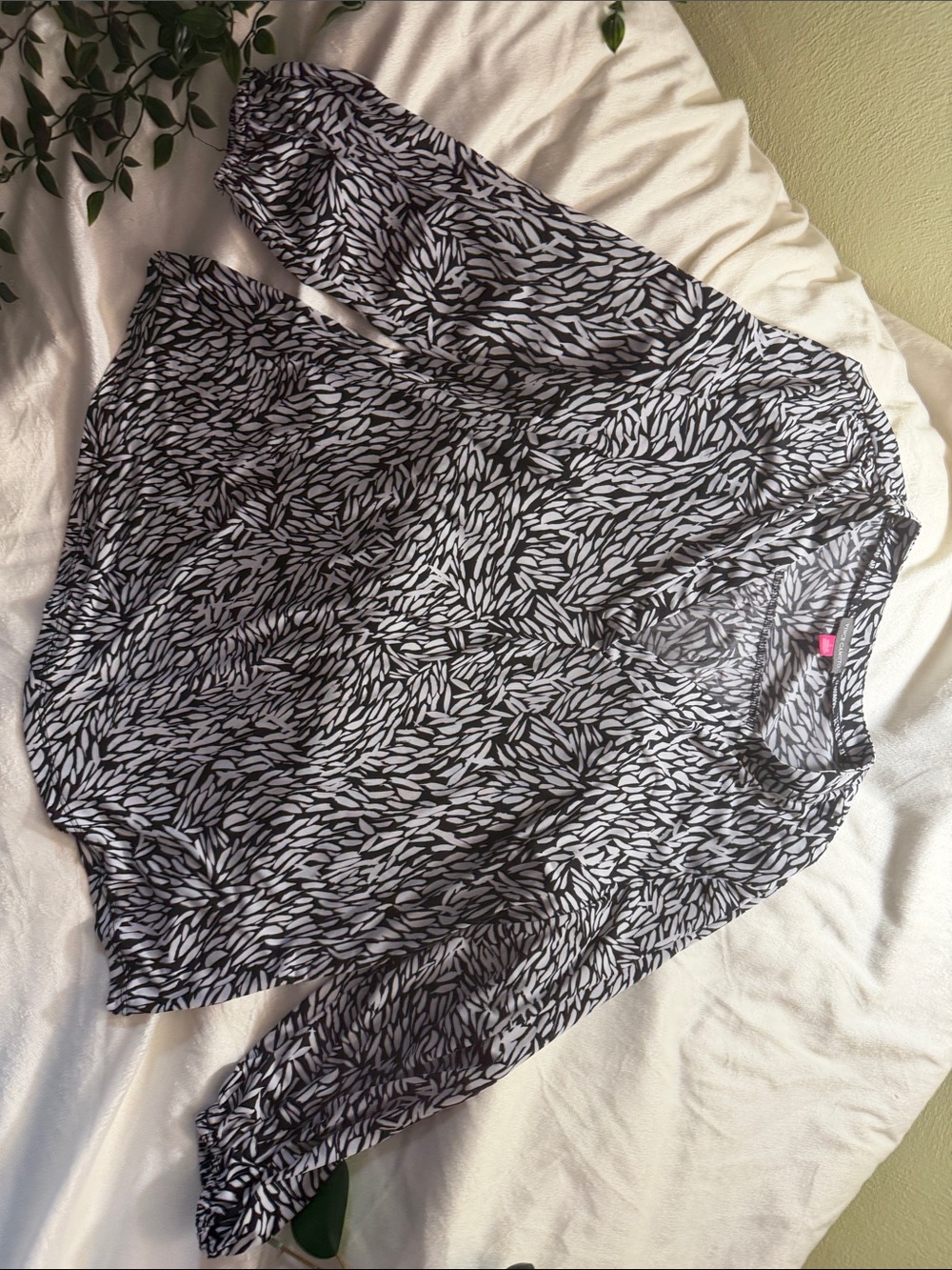 Vince Camuto Black & White Abstract Print Blouse
